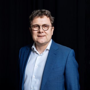 Prof. Dr. Timo Meynhardt tritt sein Amt als neuer Präsident der Universität Witten/Herdecke zum 01. April 2027 an. (Foto: Privat | Michael Bader) Porträt von Prof. Dr. Timo Meynhardt.